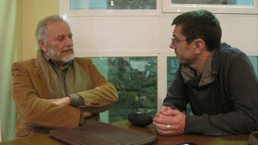 Julio Anguita y Juan Carlos Monedero antes de su conversación "A la izquierda de lo posible".
