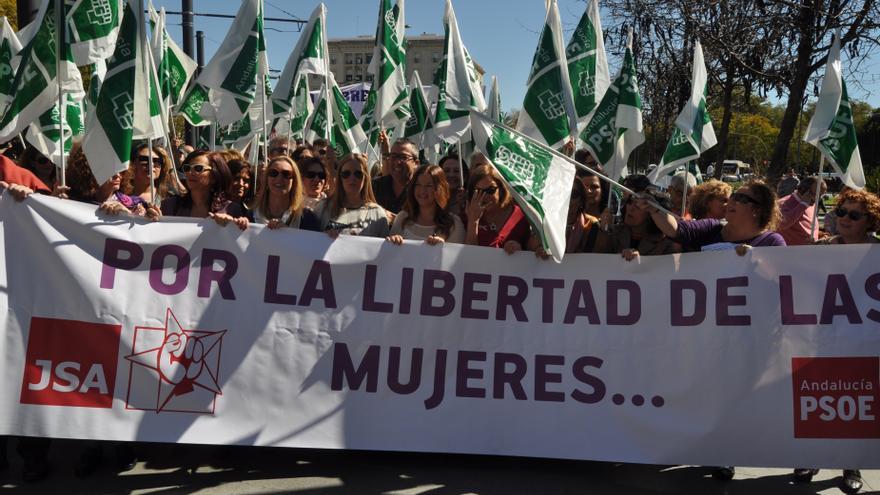 Miles de personas participan en una manifestación "unitaria" convocada por el Movimiento Feminista