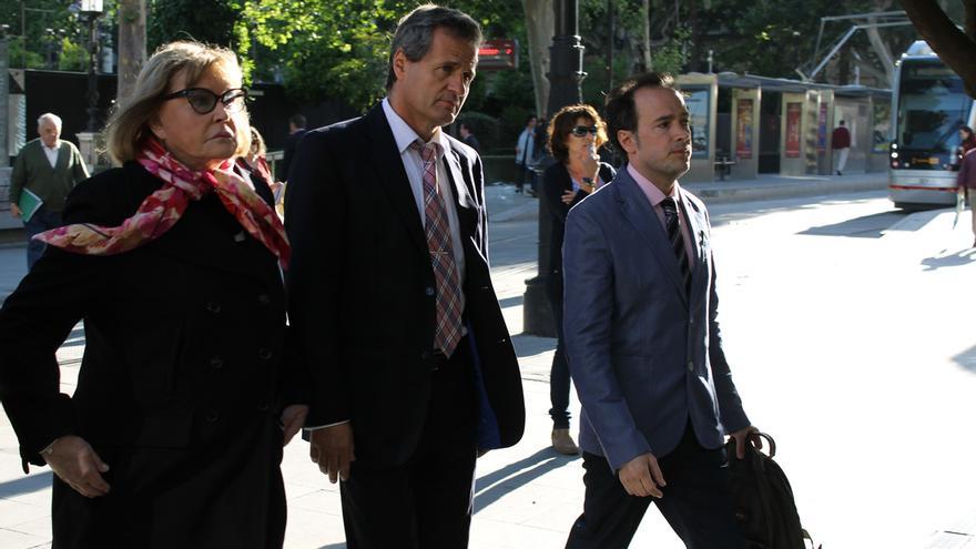 La jueza Servini junto al Fiscal Federal argentino y el abogado Máximo Castex.
