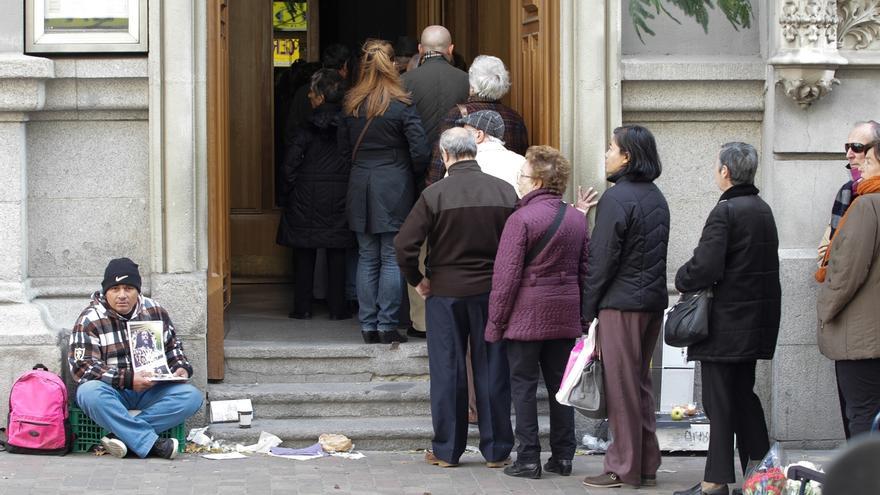 Más de 42% de los andaluces están en riesgo de pobreza, siendo la tercera comunidad con el índice más alto