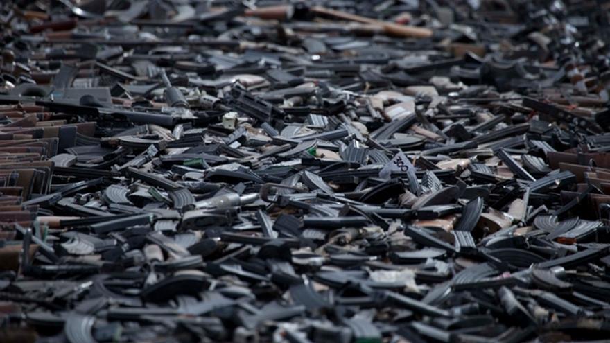 Armas de juego a punto de ser destruidas por el ejército en Ciudad Juárez, México, 16 de febrero de 2012.© AP/PA Photo/Eduardo Verdugo 