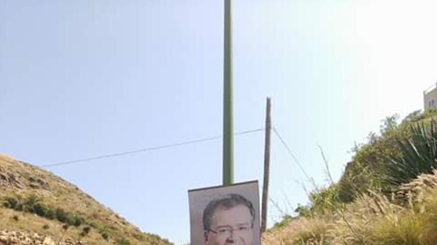 Cartel que ha ofendido profundamente al candidato de CC a la alcaldía de Las Palmas de Gran Canaria, Carmelo Afonso.