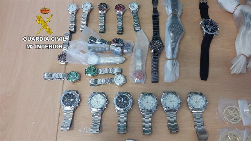 La Guardia Civil interviene en Fuerteventura relojes falsificados que tenían un valor de 275.000 euros