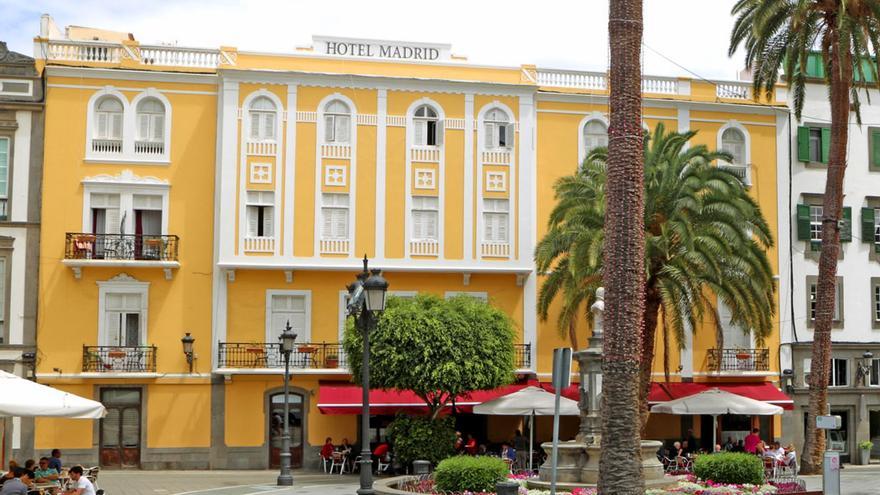 Hotel Madrid, situado junto a la Plaza De Cairasco, Las Palmas de Gran Canaria. (Alejandro Ramos)