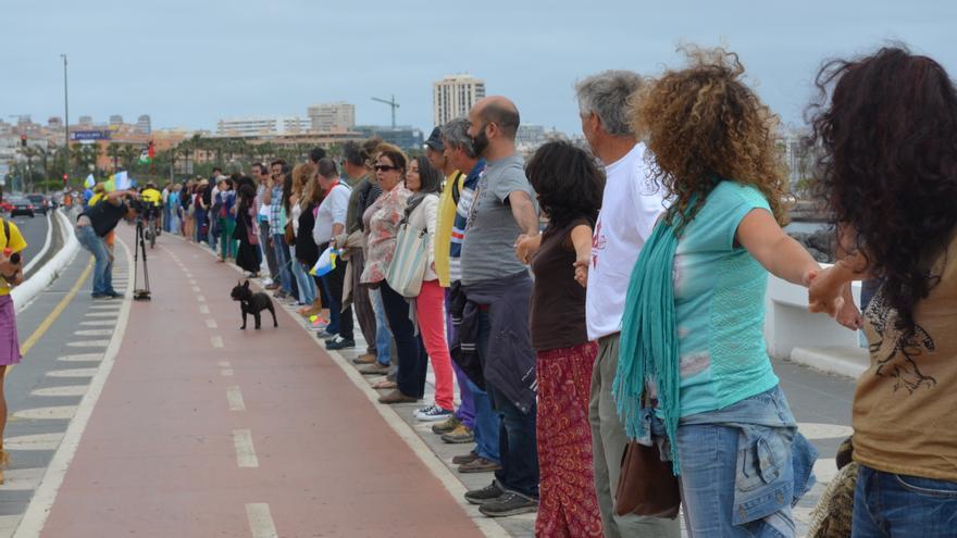 Cadena humana en la Avenida Marítima de Las Palmas de Gran Canaria. Sí o Sí Comunicación