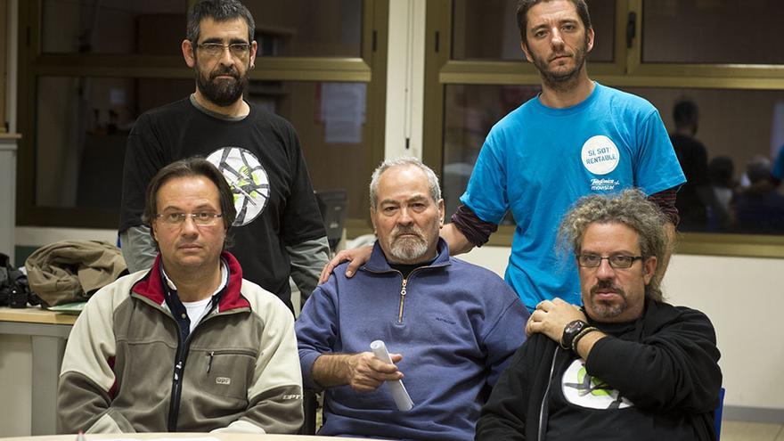 Trabajadores de Telefónica llevan 9 días en huelga de hambre en protesta por el despido improcedente del compañero Marcos (con camiseta azul) ./Edu Bayer