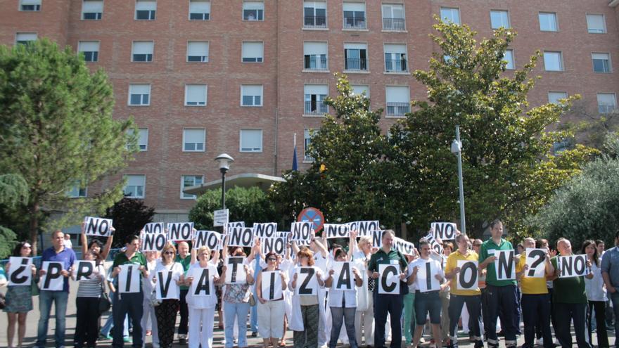 Concentración contra la privatización de la sanidad pública frente al Hospital Virgen de la Salud en Toledo
