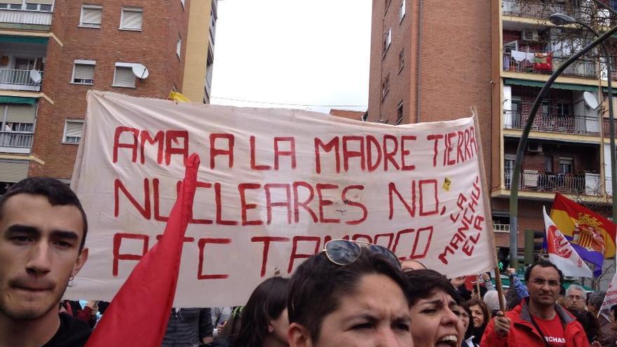 Manifestantes contra el Cementerio Nuclear en Cuenca