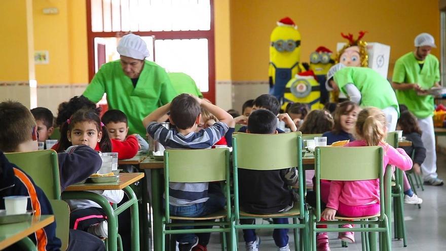 Junta destina cerca de 100.000 euros para que unos 4.600 niños acudan a los comedores escolares durante la Navidad