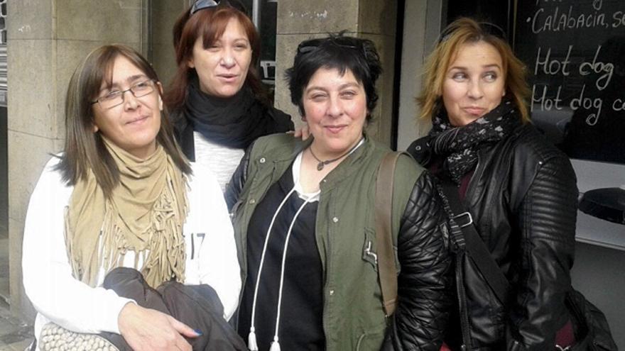 De izquierda a derecha: Carol Hernández, Gema Parra, Silvia del Moral y Pilar Rey, afectadas por el Essure. Foto: Silvia del Moral