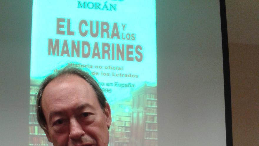 Gregorio Morán en la presentación de 'El cura y los mandarines'