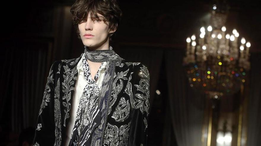 El estilo "boho" de Roberto Cavalli da inicio a la Semana de la Moda de Milán