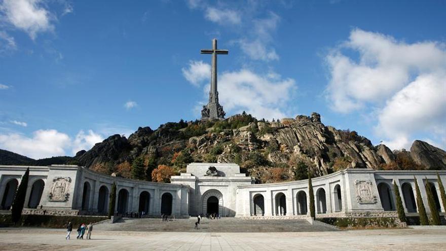 Un juez autoriza la exhumación de víctimas en el  monumento emblemático del franquismo