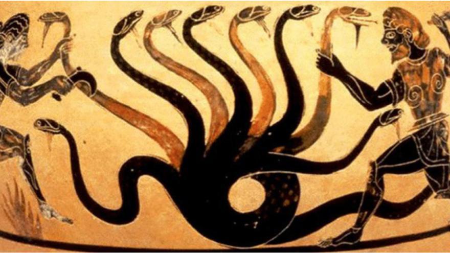 La famosa Hidra de Lerna, un antiguo y despiadado monstruo acuático ctónico con forma de serpiente policéfala y aliento venenoso