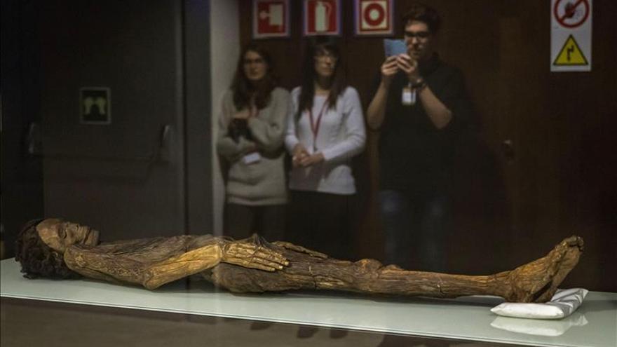 La momia guanche mejor conservada llega al Museo Arqueológico Nacional