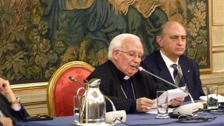 El cardenal obispo Antonio Cañizares y el ministro Jorge Fernández Díaz