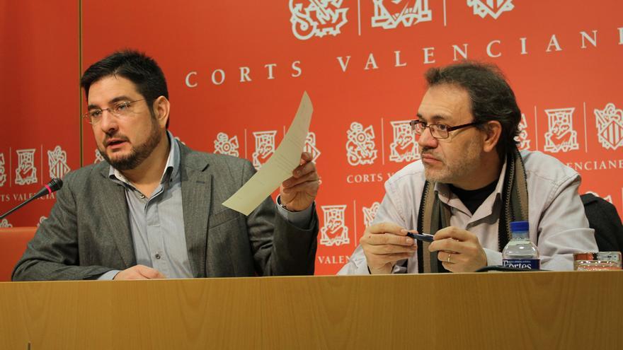 Los diputados autonómicos de EU Ignacio Blanco y Lluís Torró en rueda de prensa