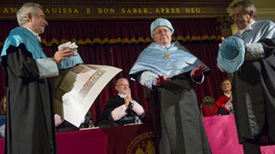 Paul Preston durante la celebración de su honoris causa por la Universitat de València