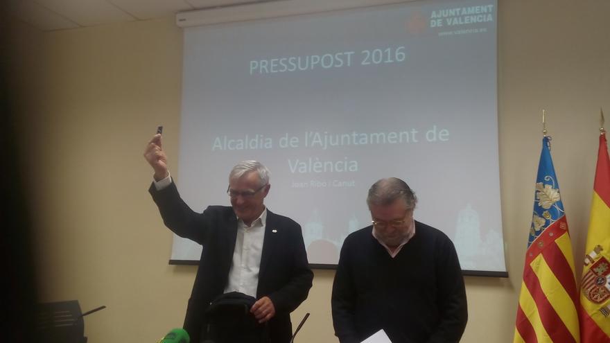 Joan Ribó (Compromís) y Ramón Vilar (PSPV-PSOE) en la presentación del presupuesto municipal