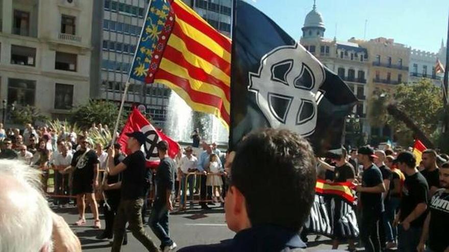 La simbología nazi desfiló libremente en la procesión cívica