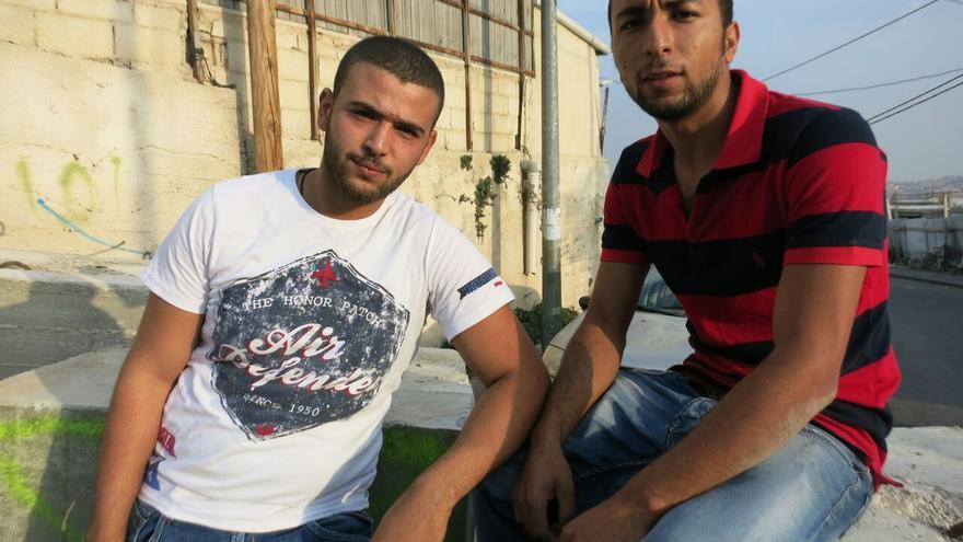 Los amigos Ahmed Eusad y Bilal Abu Yamal, en el barrio Yabel al Mukaber / Ana Garralda 