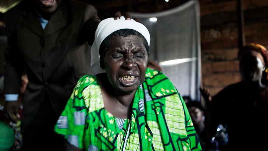 lwanda Binwa acude regularmente al Pastor Moise. Foto: Patrick Meinhardt 