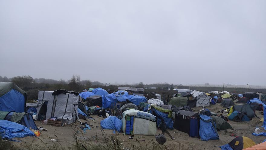 Parte del campamento de refugiados de Calais, Francia, donde esperan para poder cruzar a Reino Unido por el Eurotúnel / Eduardo Granados 