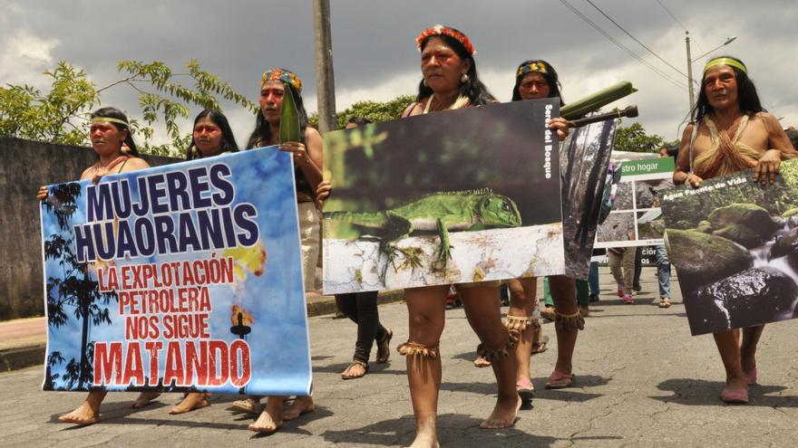 Cientos de mujeres indígenas se reunieron el 8 de marzo en la Amazonia sur de Ecuador para expresar su rechazo al acuerdo alcanzado entre el gobierno de Correa y el consorcio petrolero chino Andes Petroleum. | Imagen cedida a eldiario.es 