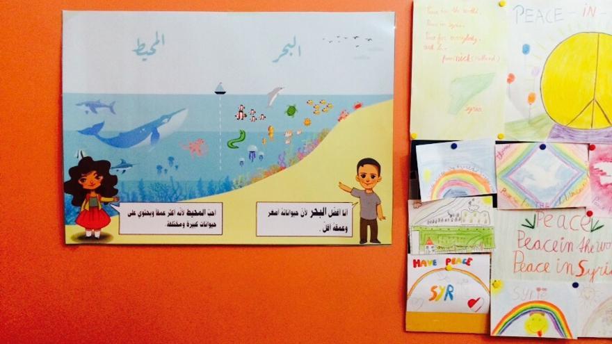 Dibujos y murales de los niños adornan las clases del colectivo Kesh Malek. | Kesh Malek.
