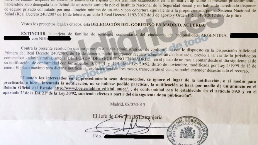 Fragmento de la resolución de la extinción de la tarjeta de residencia de Estela por la Delegación del Gobierno en Madrid / eldiario.es 