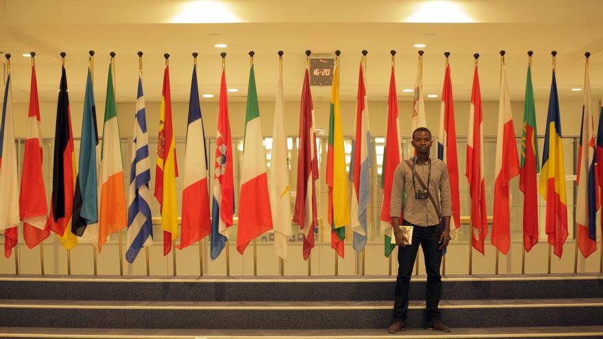 Yerro durante su viaje al Parlamento Europeo para Denunciar las condiciones de los CIE. | Por un Mundo Mas Justo