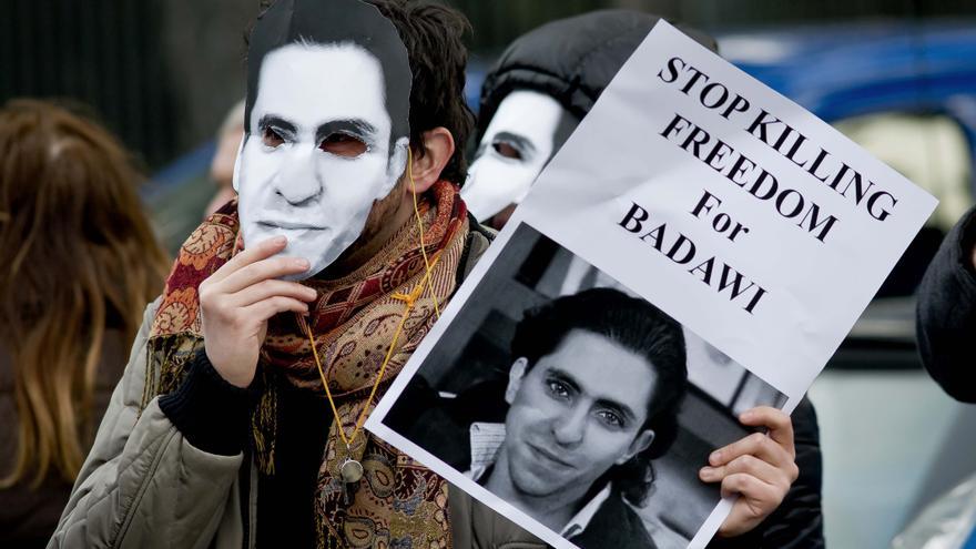 Manifestantes en solidaridad con Raif Badawi frente a la embajada saudí en Roma, el 9 de enero de 2015. Imagen de Stefano Montesi para Demotix