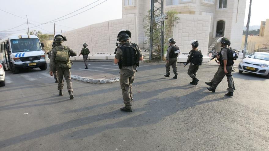 Soldados israelíes en un barrio de Jerusalén sometido a controles y cerco / Ana Garralda 