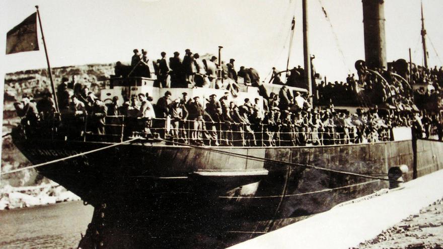 El buque inglés Stanbrook llevó a 2638 personas desde Alicante a Orán (Argelia). 