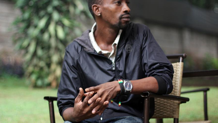 Yassin Senyonga fue perseguido por la policía y repudiado por su propia familia antes de huir a Kenia como refugiado por orientación sexual. \ Jon Cuesta