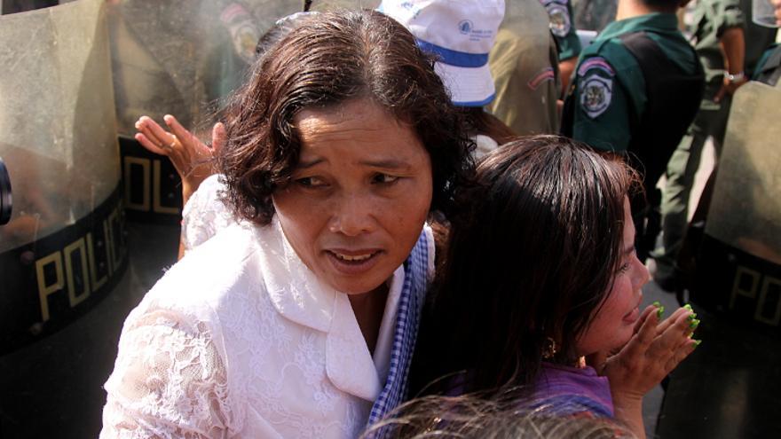 Una manifestante en una protesta por las expropiaciones de tierras en Phnom Penh, el 10 de diciembre de 2012 . / Laura Villadiego. 