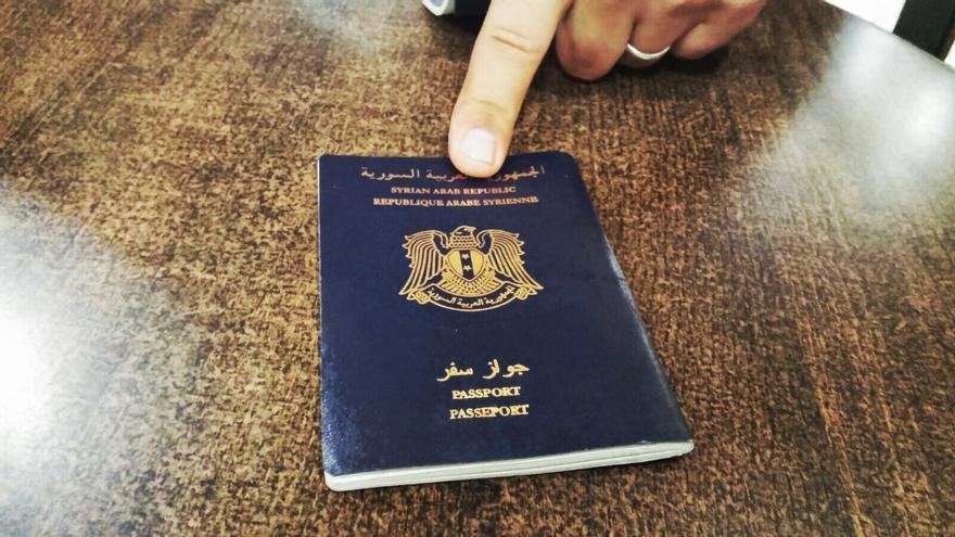 Uno de los pasaportes de los refugiados sirio que no pueden llegar a España/ Efe