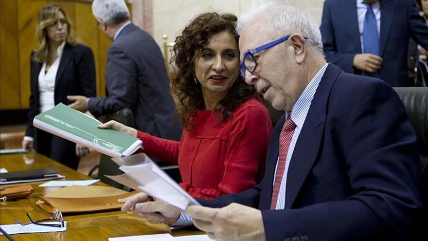 Andalucía dice que los empleados públicos recuperarán sus retribuciones en 2015