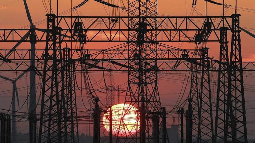 La CNMC vigila el "notable" aumento del precio mayorista de la electricidad