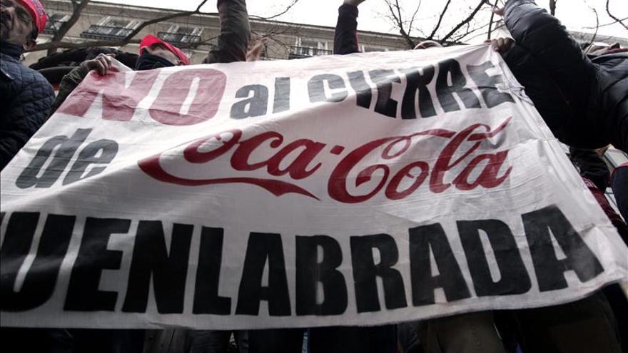 Coca-Cola reitera a los sindicatos en la mesa de negociación que no retirará el ERE