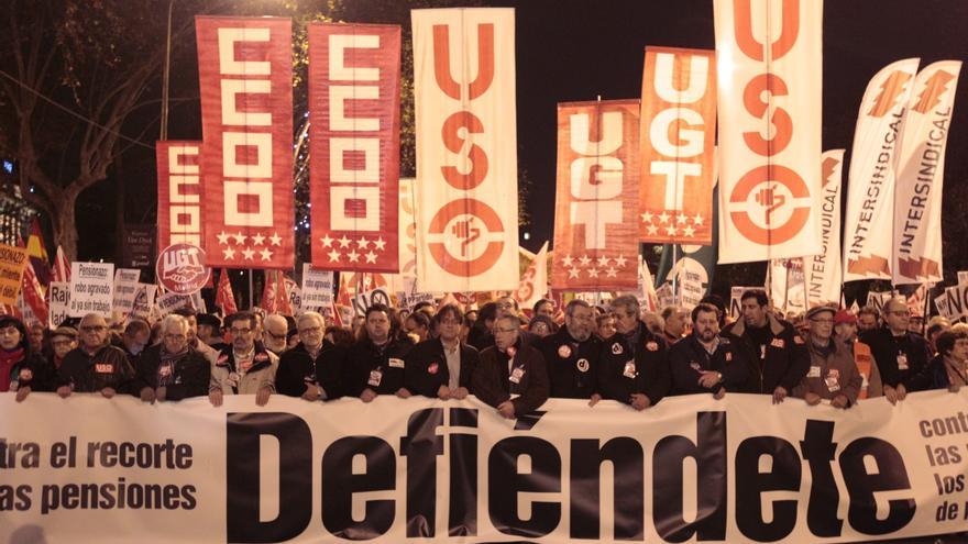 La Cumbre Social moviliza a miles de madrileños por las pensiones, el 'tarifazo' judicial y privatizaciones