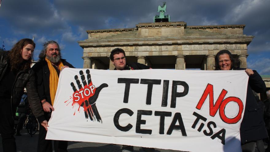 Manifestantes-TTIP-Berlin-Cornelia-Flickr_EDIIMA20160129_0638_4.jpg