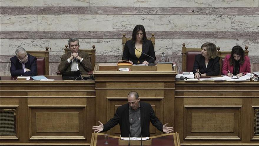 El Parlamento griego inicia el debate sobre la ley para facilitar la devolución de las deudas