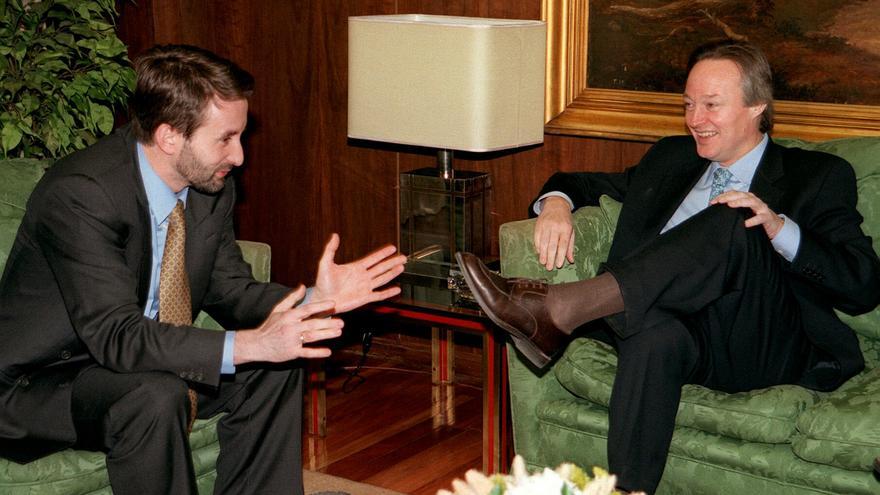 Josu Jon Imaz y Josep Piqué, en junio de 1999, cuando el primero era consejero vasco de Industria y portavoz del gobierno autonómico y el segundo, ministro de Industria y portavoz del Gobierno central. EFE