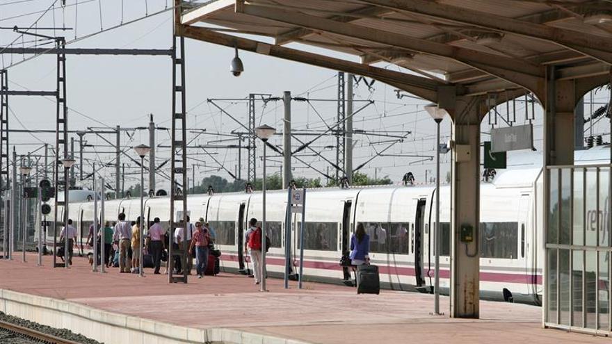 Renfe asegura la circulación de los trenes AVE pese a huelga de servicio a bordo
