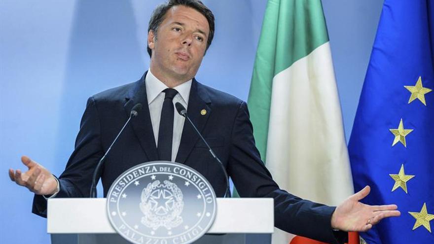 Renzi afirma que no trata de cambiar las reglas para rescatar a la banca italiana
