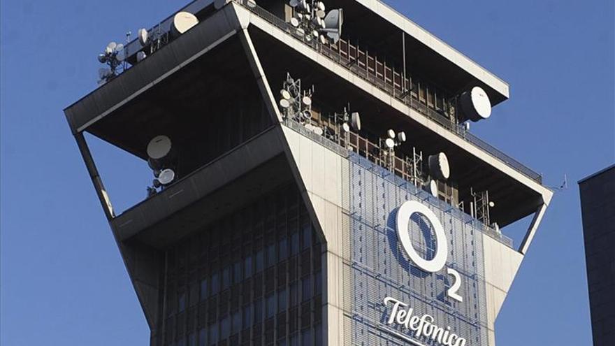 Telefónica confirma que negocia vender O2 a Hutchison por 13.500 millones