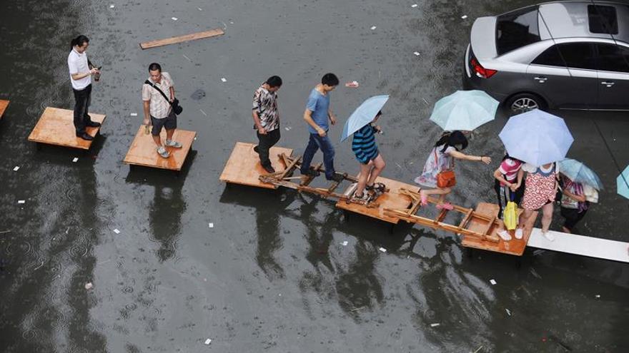 Tormentas e inundaciones en China afectan al transporte y la red eléctrica