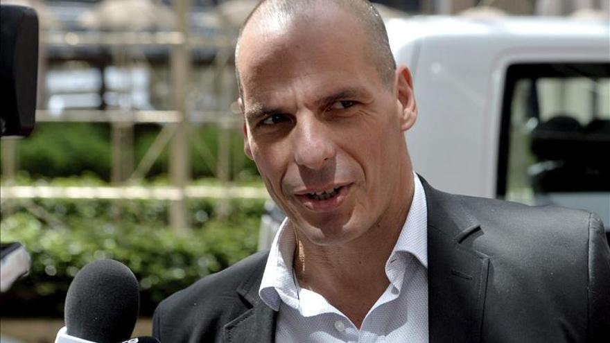 Varufakis ve "ridícula" la demanda de reformar las pensiones en Grecia