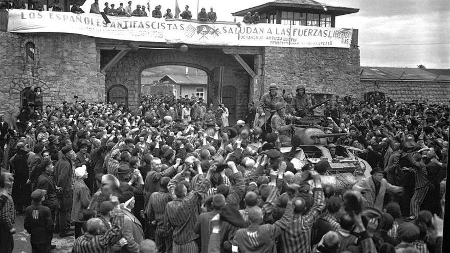 Los prisioneros de Mauthausen reciben a las tropas aliadas